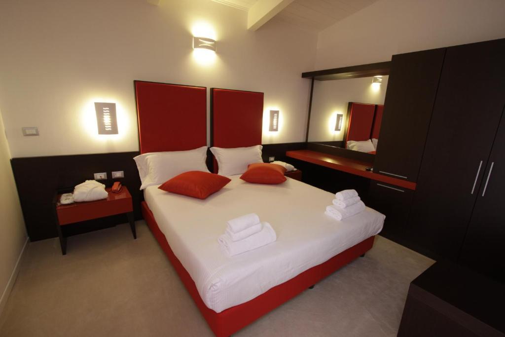 Hotel Paradise Airport Forli Room photo