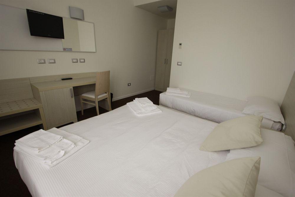 Hotel Paradise Airport Forli Exterior photo