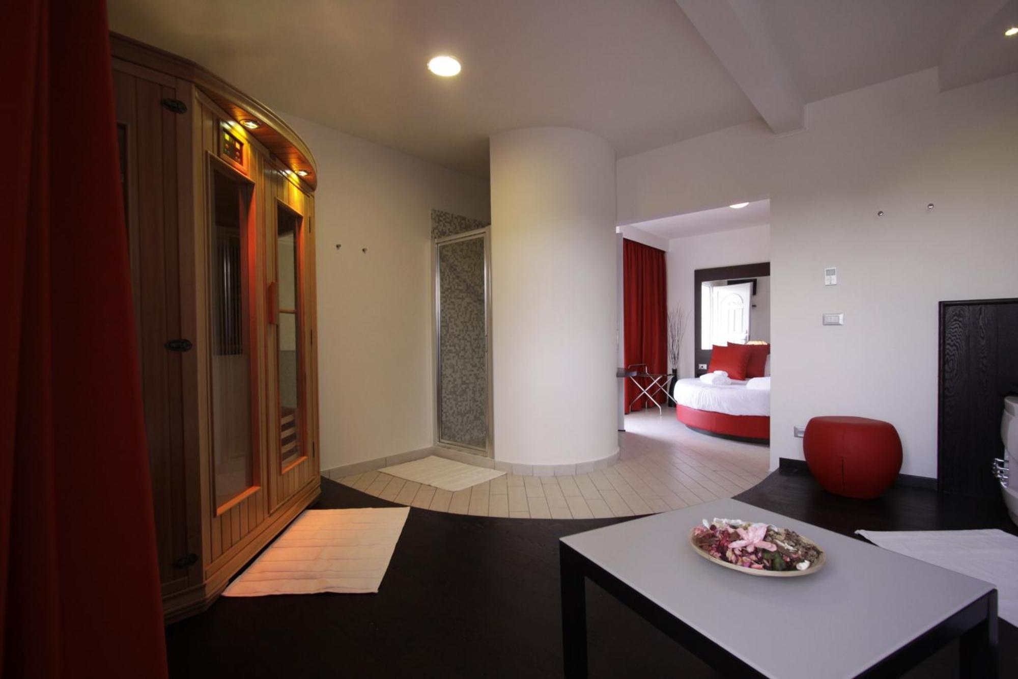 Hotel Paradise Airport Forli Exterior photo