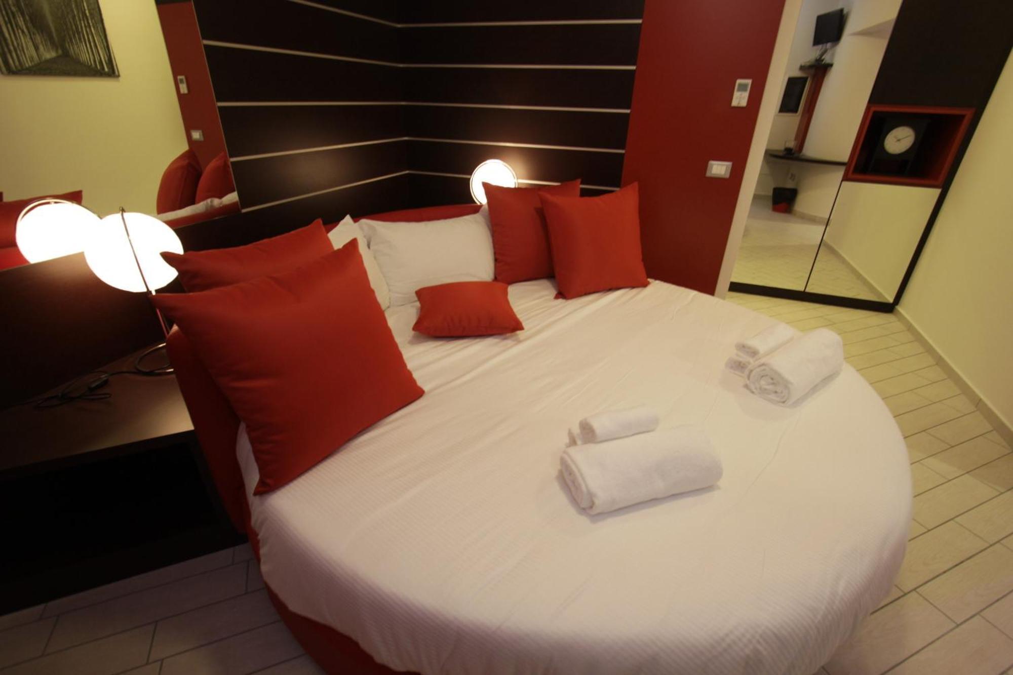 Hotel Paradise Airport Forli Exterior photo